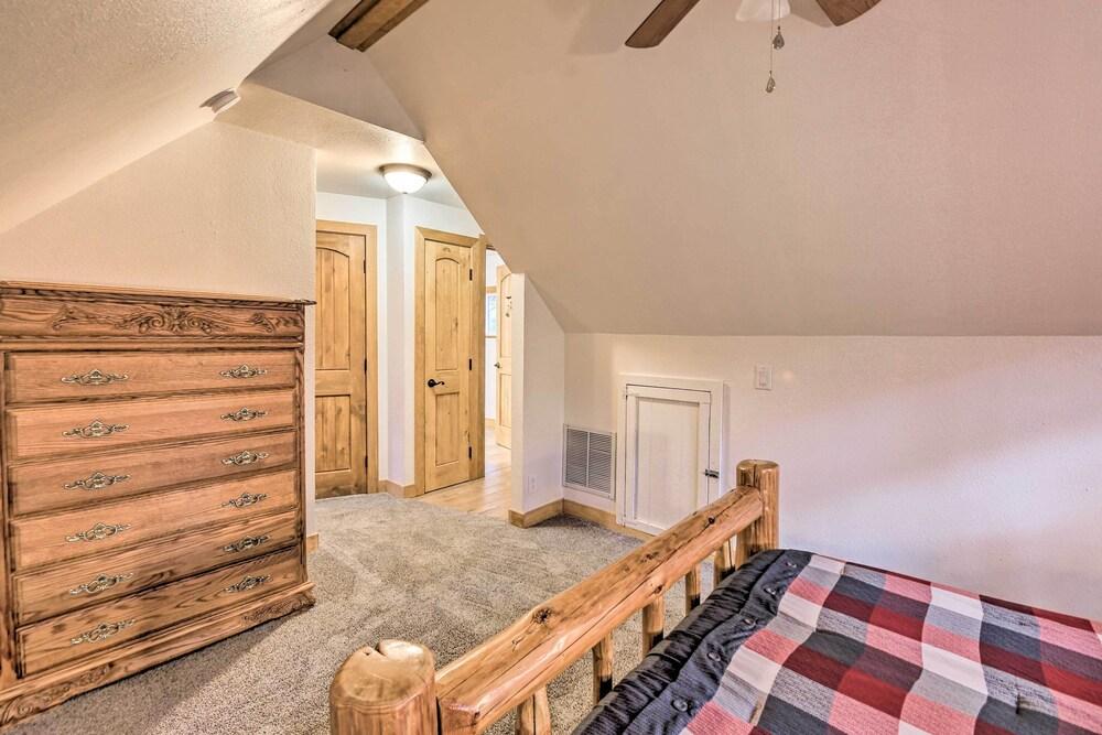 Pinetop Chalet Cabin ~ 1 Mi to Woodland Park