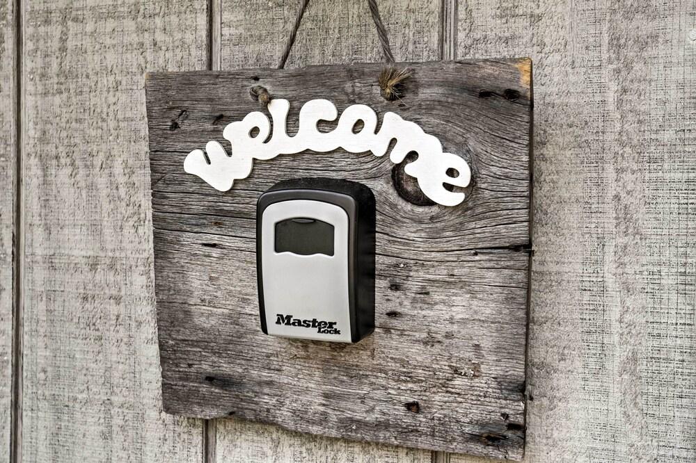 Bolton Landing Cottage w/ Deck, Walk to Beach!