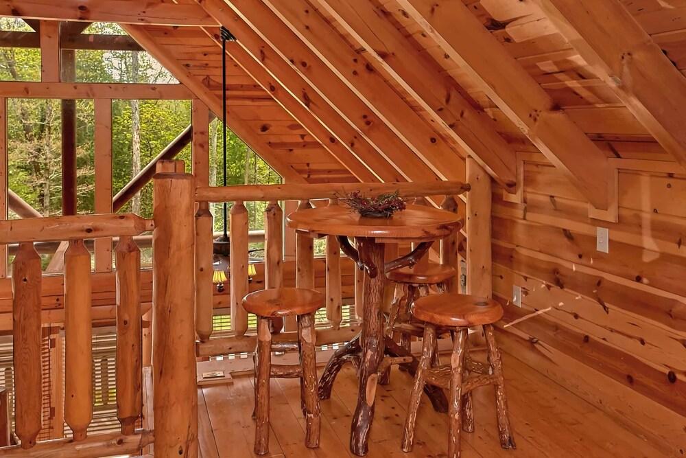 Luxe Smoky Mountain Cabin: Indoor Pool & Fire Pit!