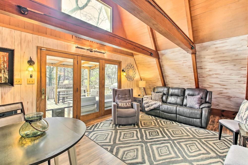 Lake Hamilton Cabin: Boating Getaway!