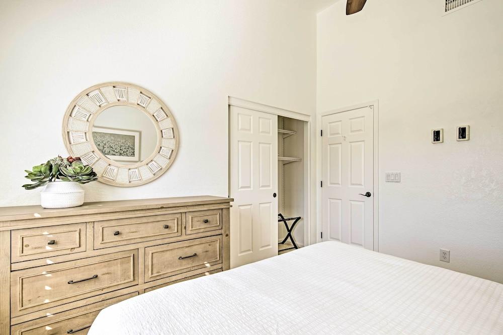 Upscale Phoenix Abode: Walk to South Mountain Park