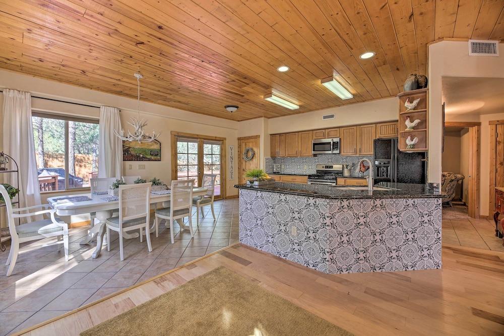 < 2 Mi to Hikes & Shops: Show Low Home w/ Deck