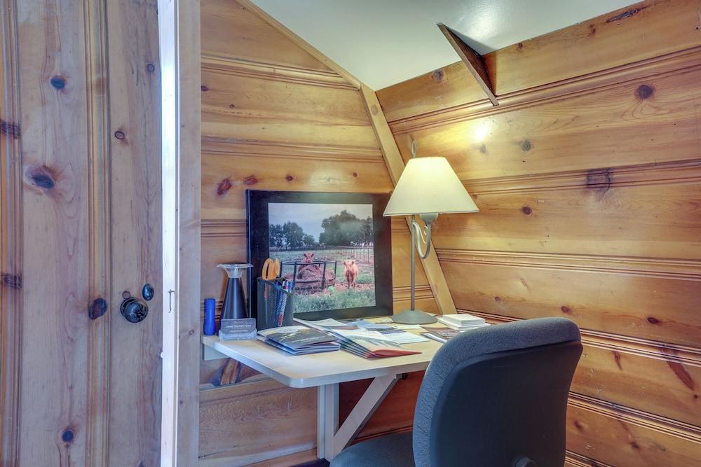 Beatrice Studio w/ Fire Pit: Near Golf!