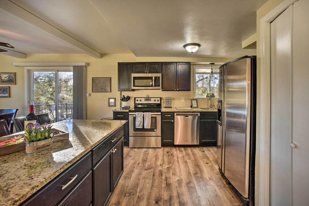 'mountain Haven' w/ Deck + Pikes Peak Views!