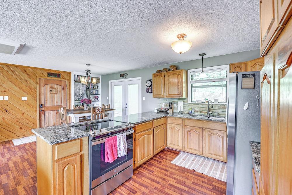 Treetop Hideaway w/ Lake Views + Fire Pit!