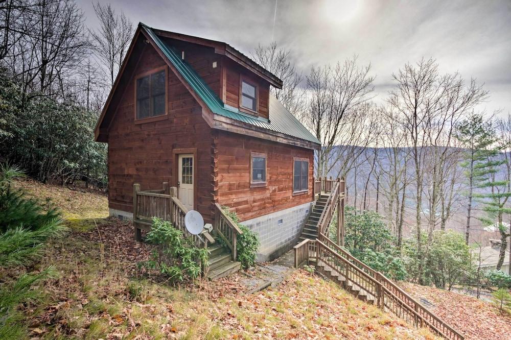 Beech Mountain Cabin w/ 180° Views: Near Hiking!