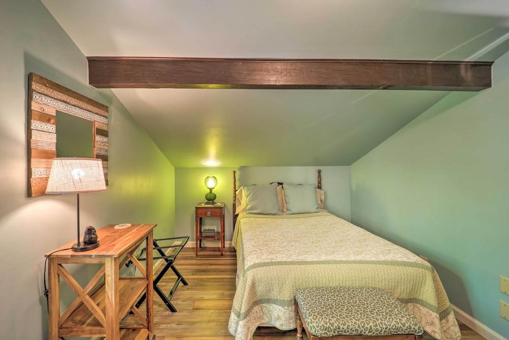 Beech Mountain Escape w/ Mtn Views & Fireplace!