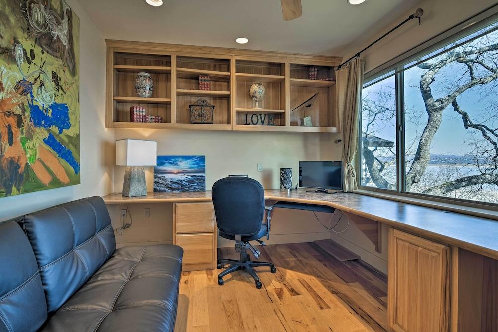 'casa D'amore': Extravagant Lakefront Villa!