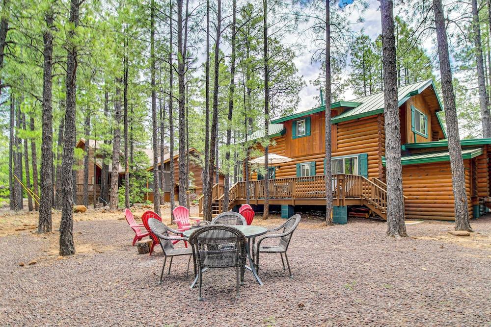 Near Dining, Hiking & Golf: Pinetop Log Cabin!