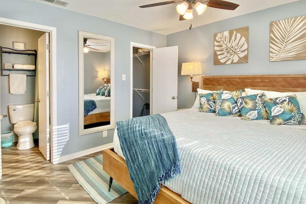 Resort-style Corpus Christi Condo w/ Ocean View!