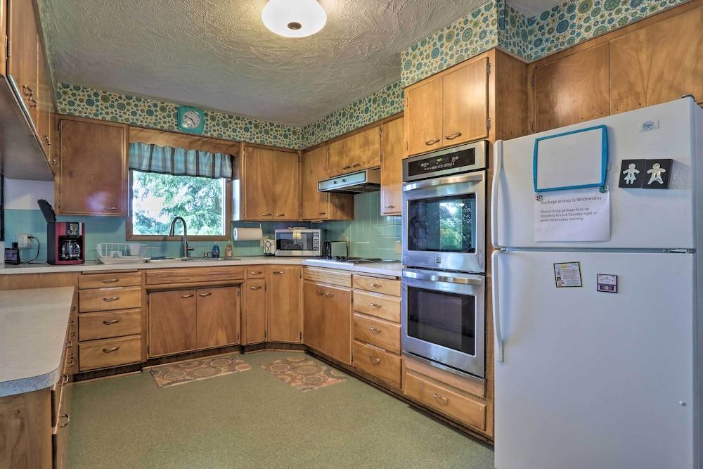 'honeysuckle on Hayden' Lakefront Home w/ Dock!