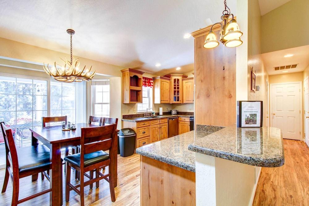 Winter Hikes & Ice Fishing Fun: Cozy Show Low Home