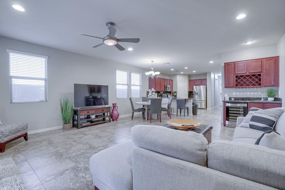 Glendale Home Near Westgate Entertainment District