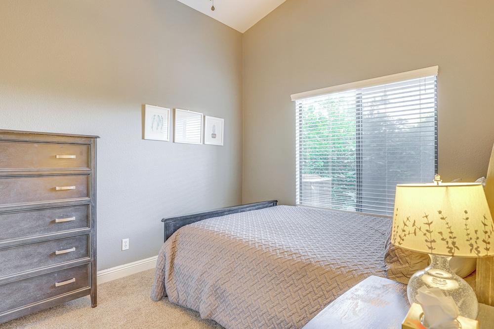 Saltwater Pool & Grill: Tempe Retreat!