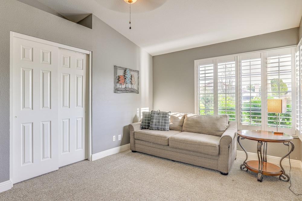 Saltwater Pool & Grill: Tempe Retreat!