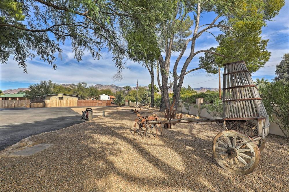 Pet-friendly Tucson Casita: Shared Hot Tub & Patio