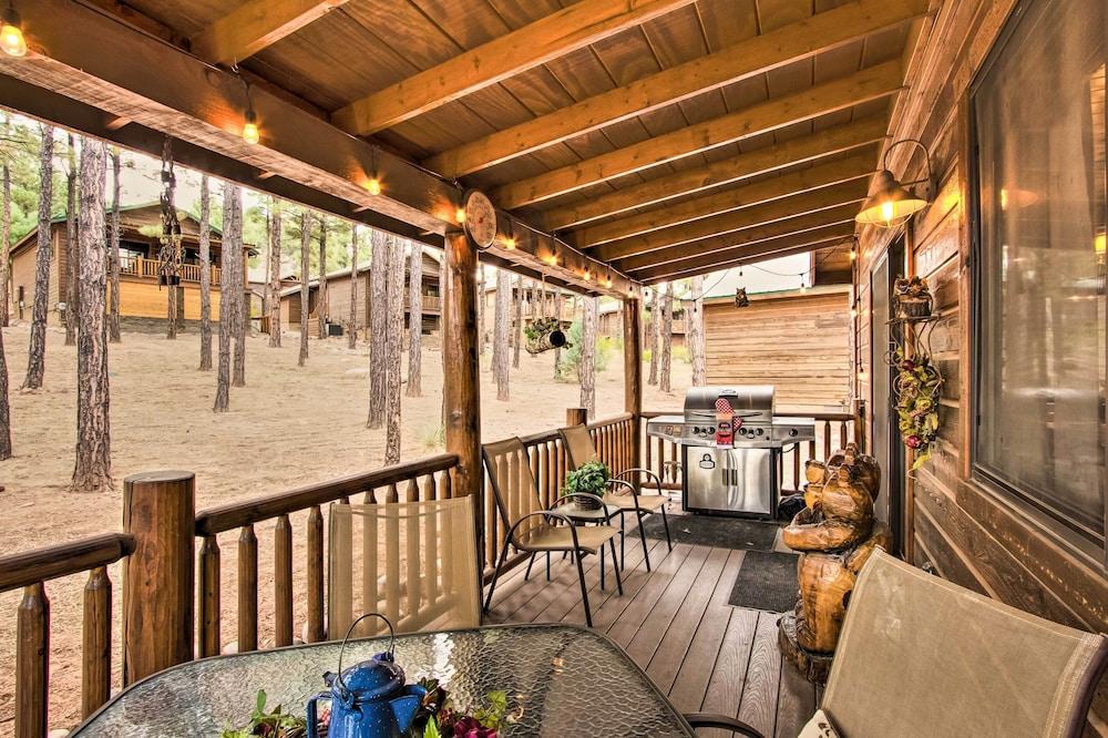 3 Mi to Fool Hollow Lake: Romantic Show Low Cabin