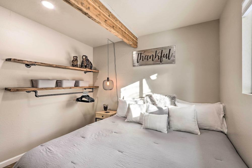 Fire Pit + ATV Trail Access: Munds Park Cabin!