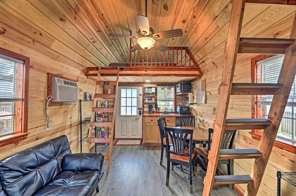 'the Gosling' Studio Cabin w/ River Access!