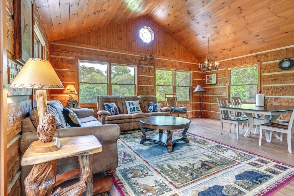 Custom-built Clarklake Cabin: Sauna & Cold Plunge!