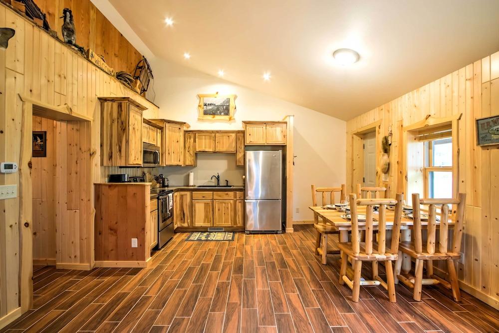 Cabin by the River: Visited by Treehouse Masters!