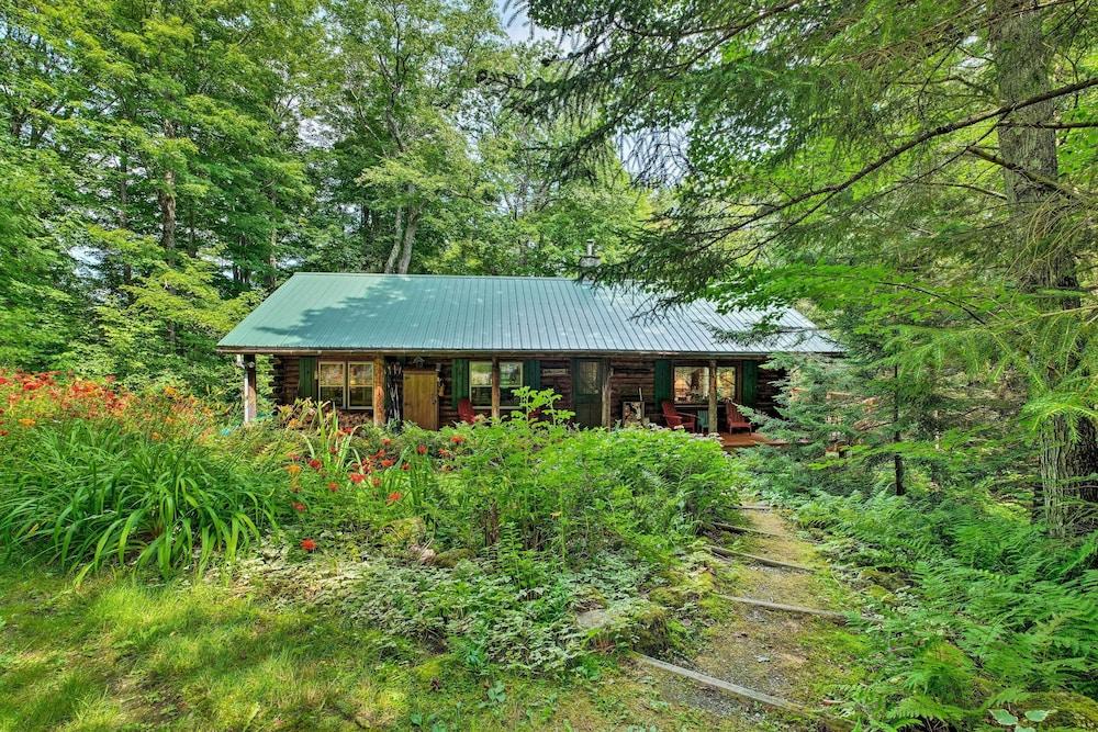 Private Wooded Cabin, 8 Mi to Sundance Ski & Town!