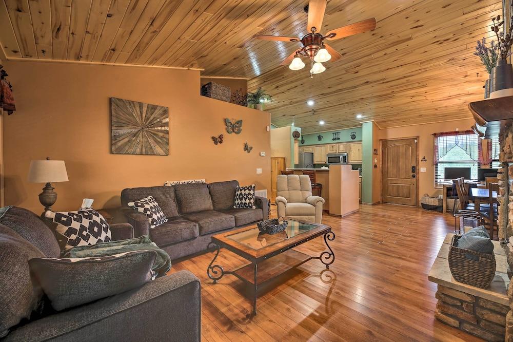 3 Mi to Fool Hollow Lake: Cozy Cabin w/ Deck