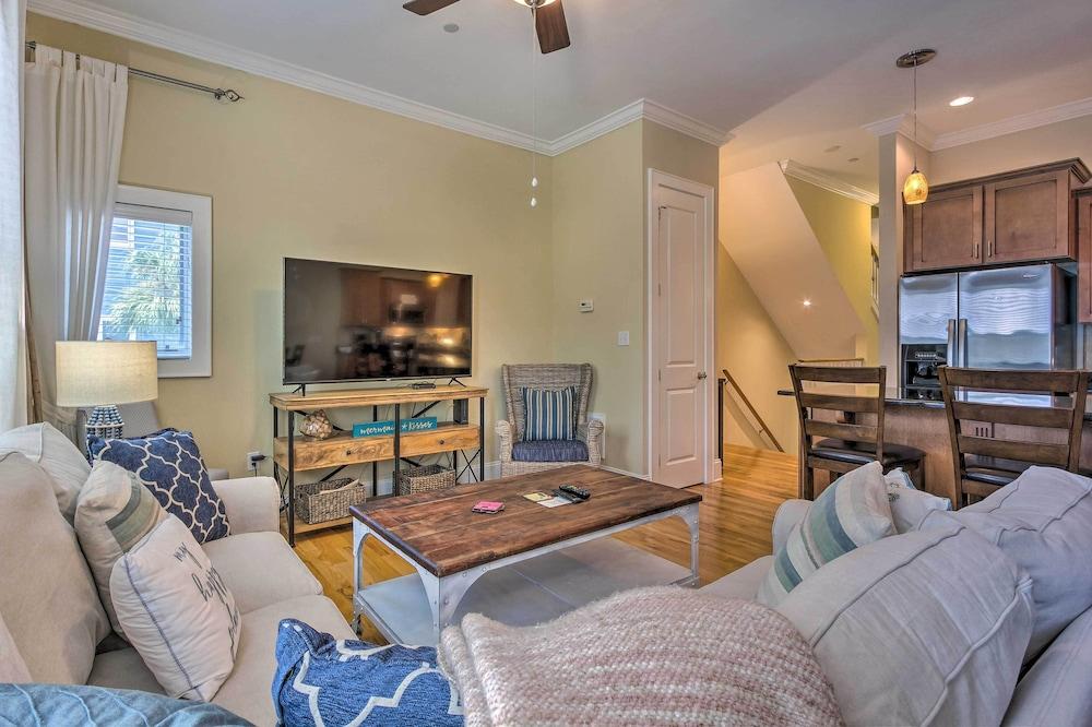 Santa Rosa Beach Haven w/ Rooftop + Pool Access