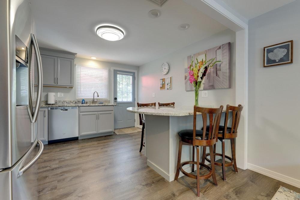 Coastal Getaway w/ Porch, 2 Mi to Niantic Beach!