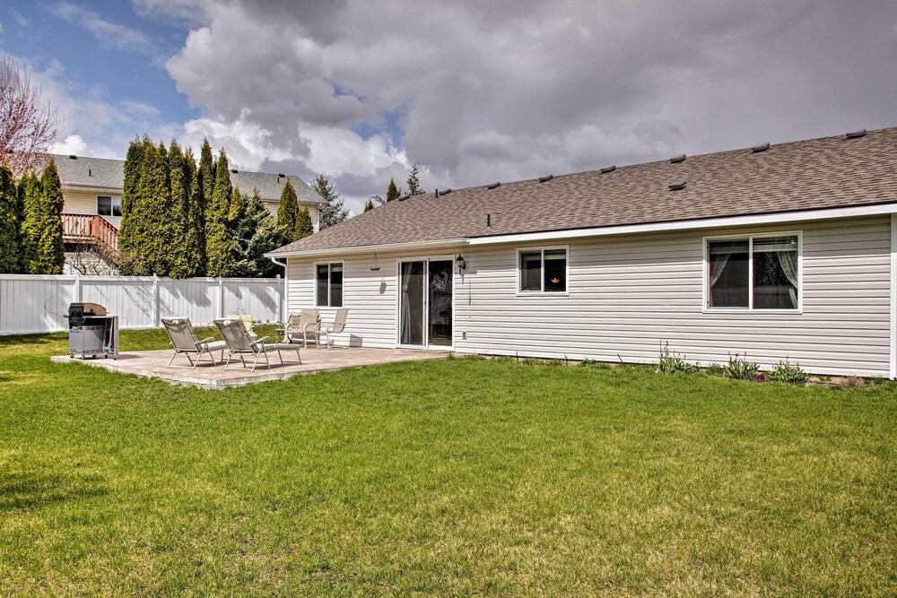 Cozy Getaway w/ Yard & Patio: 4 Mi to Hayden Lake!