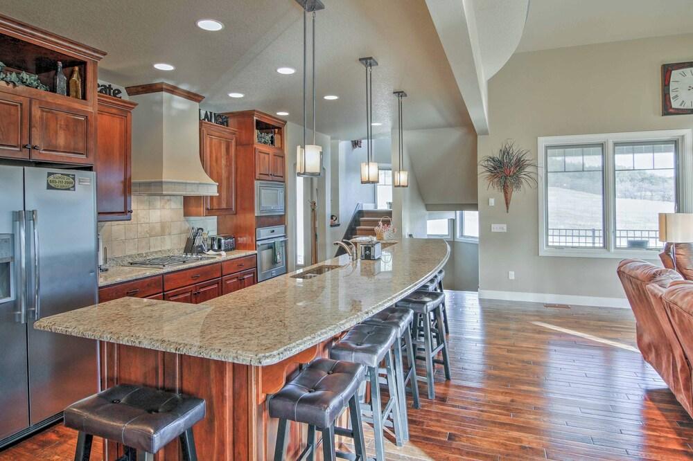 'bella Greens' Spacious Sturgis Home w/ Large Deck