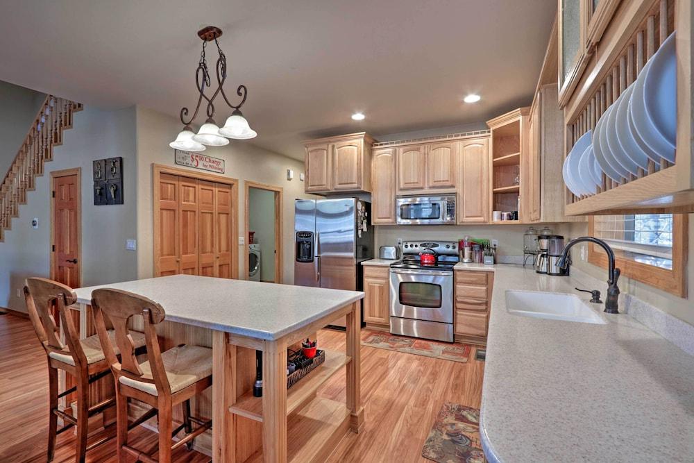 Sand Volleyball & Deck: Munds Park Getaway!