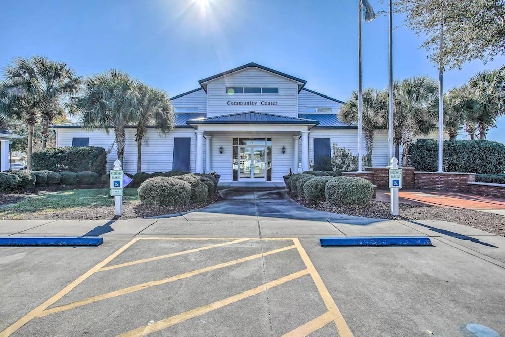 Home w/ Deck: 1 Mi to Surfside Beach Access!