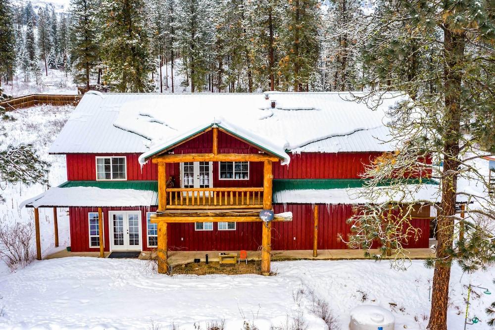 Kettle Falls Home w/ River Valley Mtn Views!