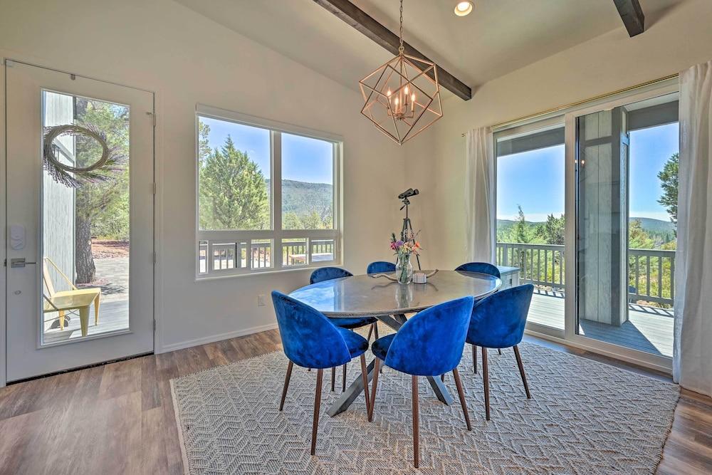 Mtn Views & Gas Fire Pit: Luxe Pine Escape!