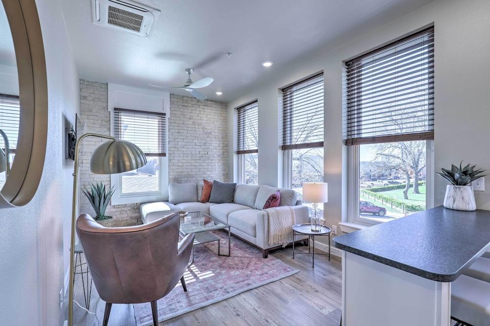 Sleek, Newly Updated Downtown San Marcos Apt!