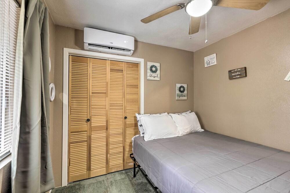 Bright Pine Cabin: Direct Trail Access & Deck!