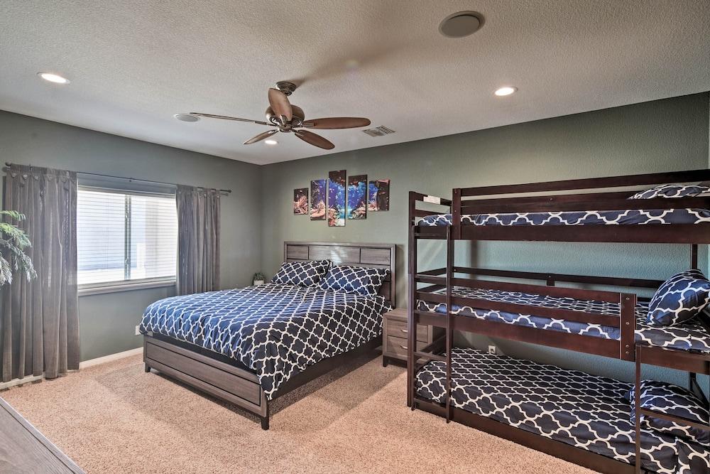 Sun-soaked Colorado River Haven - Walk to Beaches!