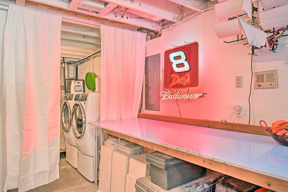 Edmonds Apartment With Private Wine Cellar!