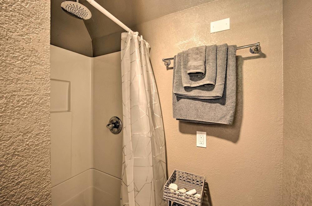 Lake Fork Tiny Home: Outdoor Dining & Grill!