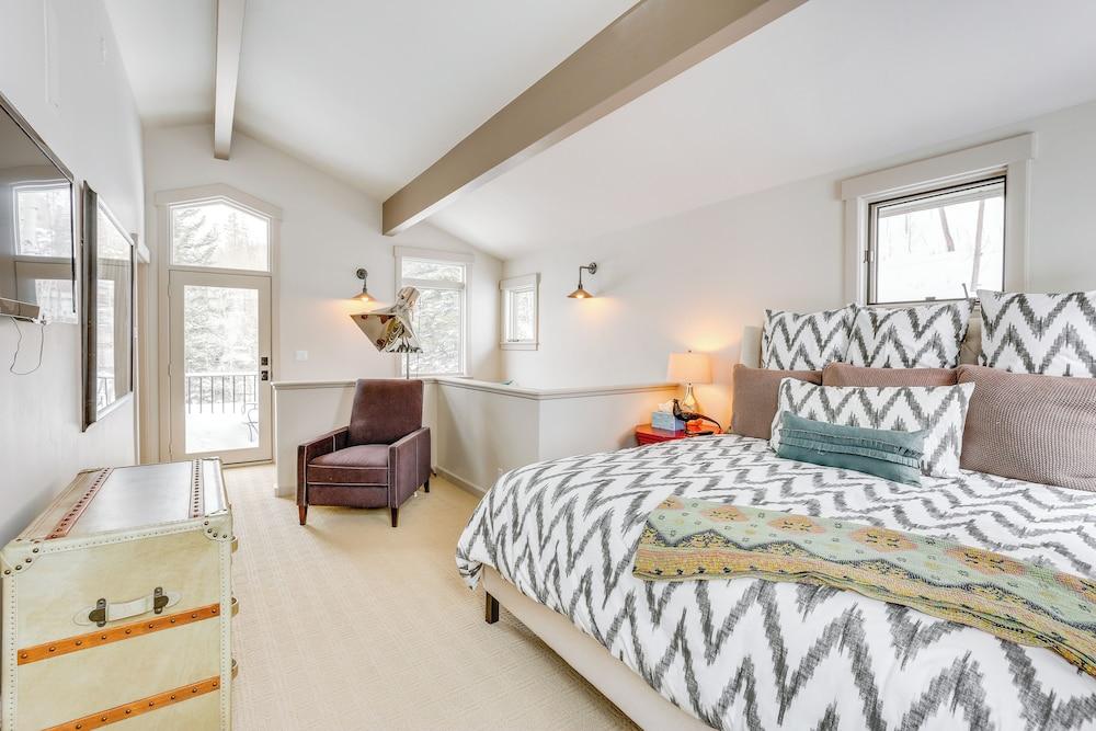 Vail Mountain Retreat w/ Hot Tub & Deck!