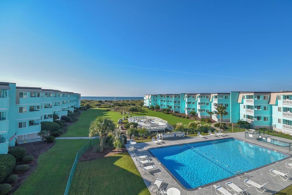Coastal Condo w/ Public Atlantic Beach Access