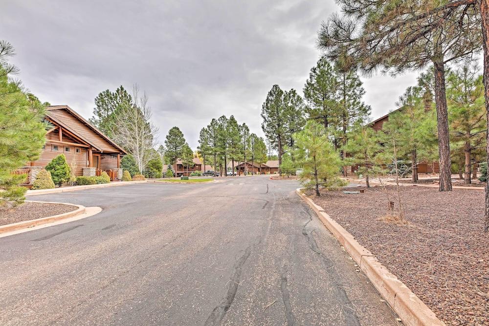 < 1 Mi to Torreon Golf Club: Show Low Condo