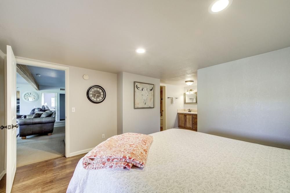 Sauna, Deck & Fire Pit: 'rocking Horse Ranch'