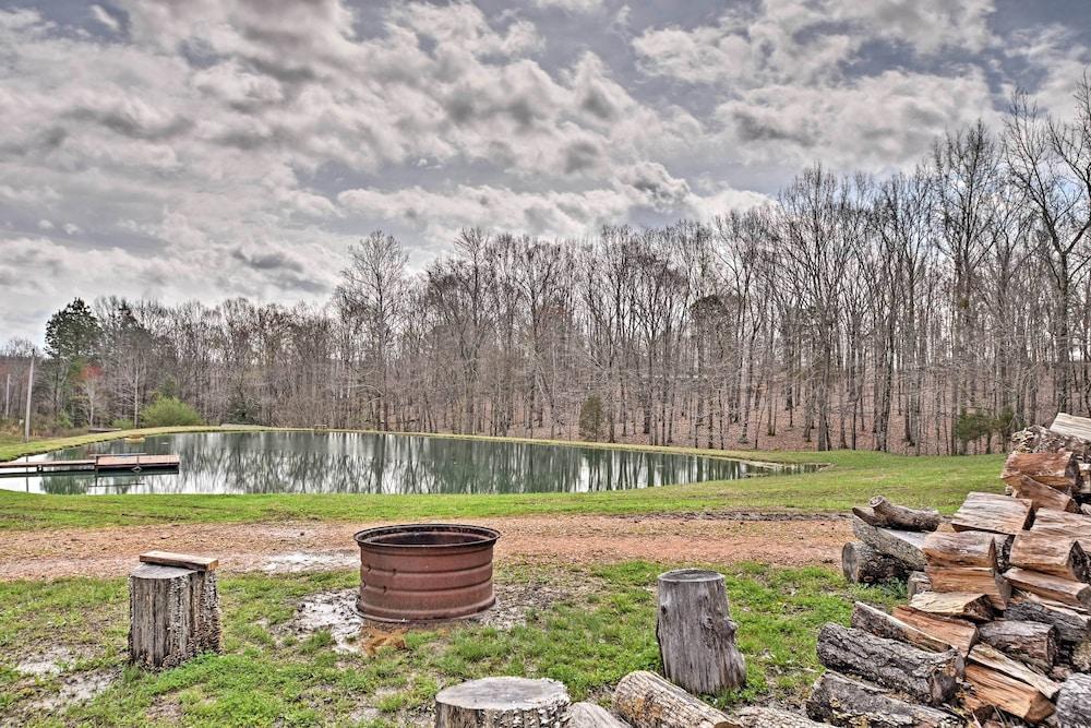 Remote Kentucky Cabin w/ Fire Pit & 2 Ponds