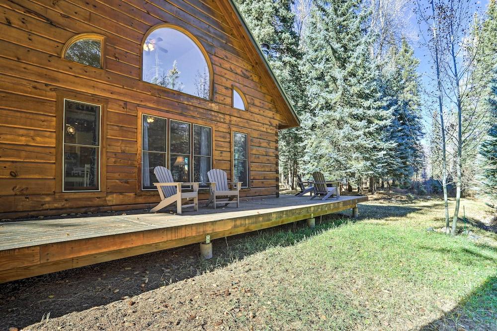 Bayfield Cabin w/ Wraparound Deck & Fire Pit