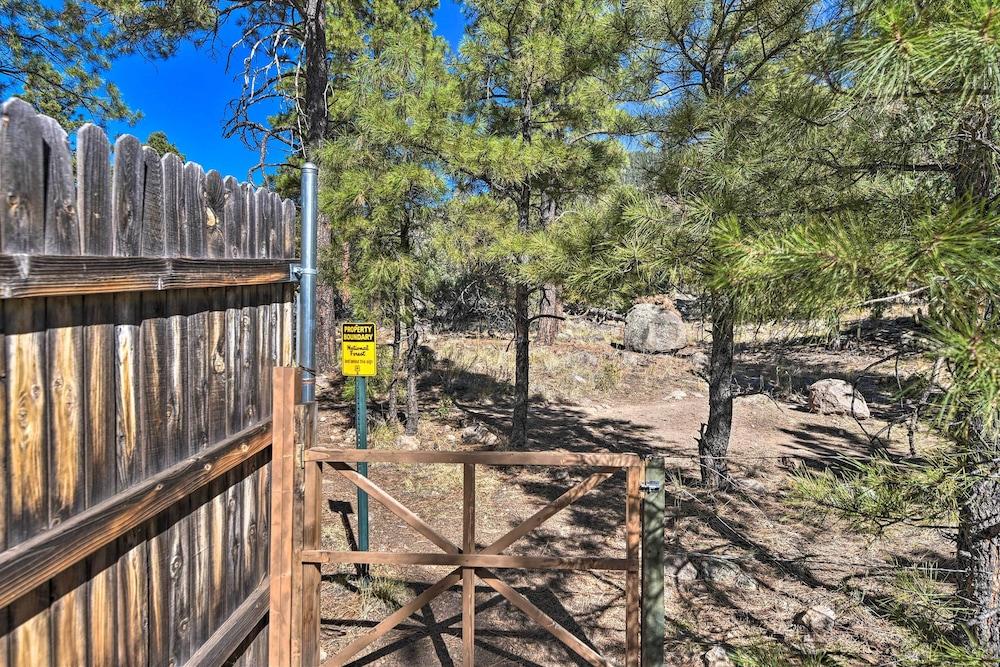 Flagstaff Home w/ On-site Trails, 3 Mi to Dtwn!