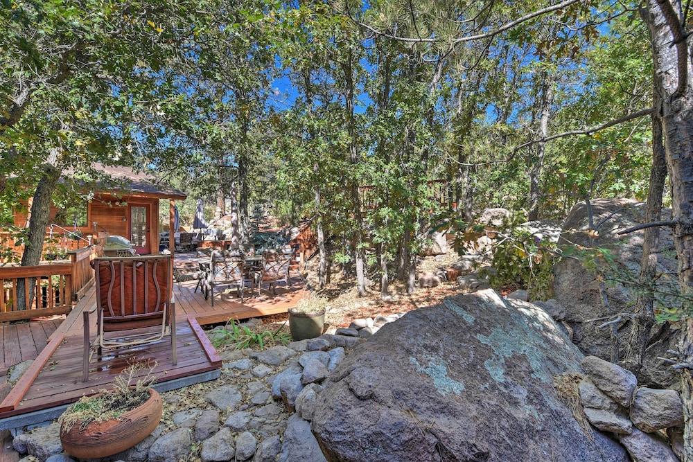 Flagstaff Home w/ On-site Trails, 3 Mi to Dtwn!