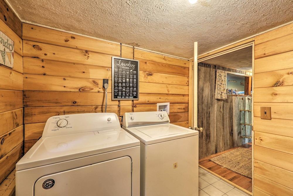 Getaway on Center Hill Lake w/ Decks & Water Views