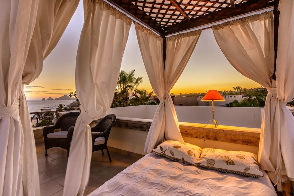 Cabo Hacienda w/ Private Pool & Rooftop Terrace!